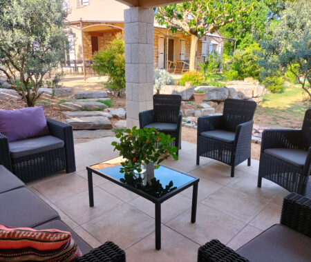 Grand Gîte La Bastide – Le coin lounge extérieur